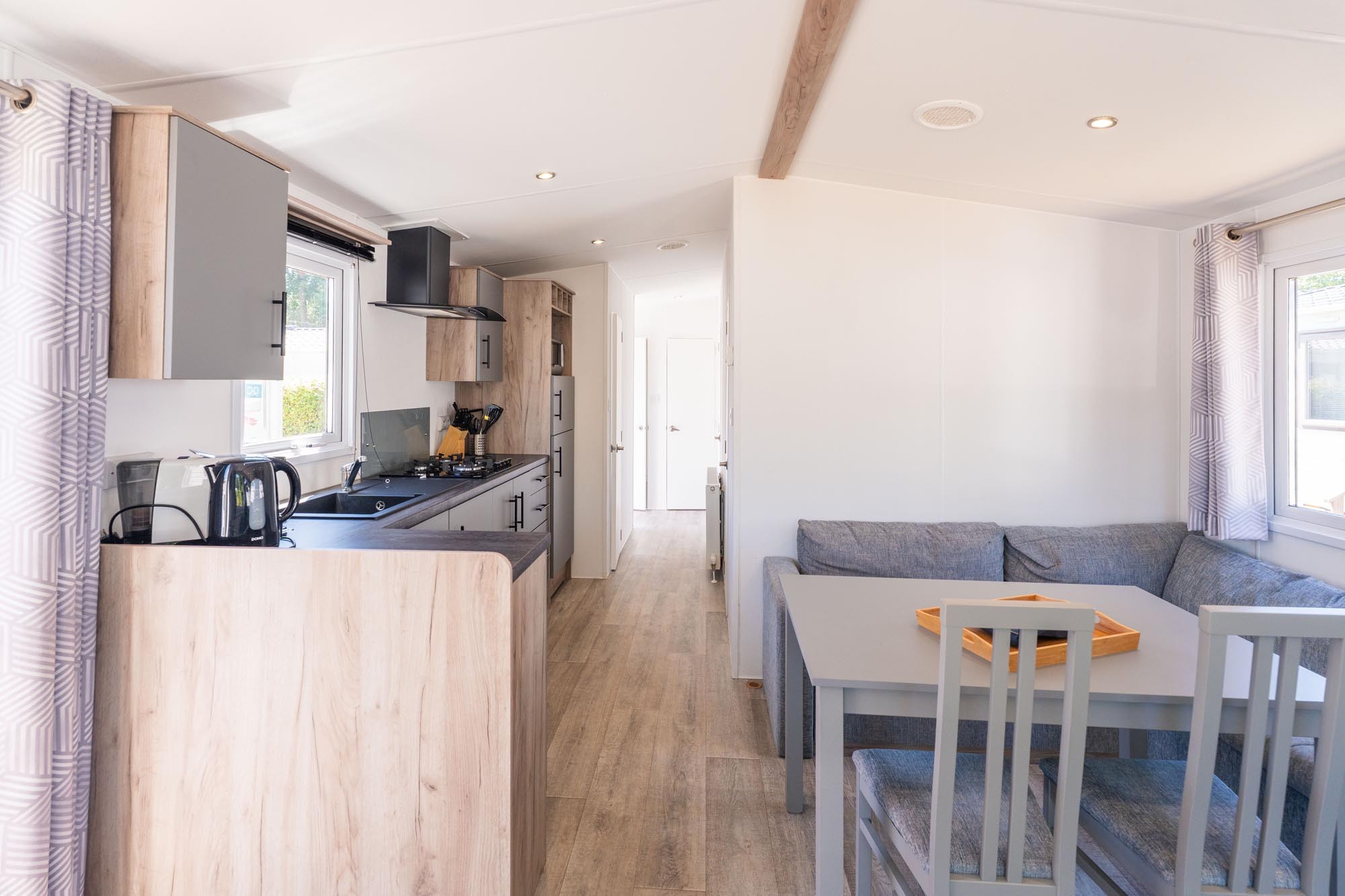 Zithoek en keuken van chalet Superieur de Luxe